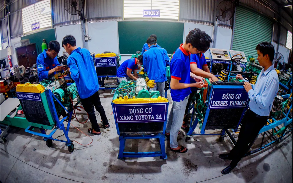 Tiết thực hành của sinh viên ngành Công nghệ kỹ thuật ô tô (1).jpg