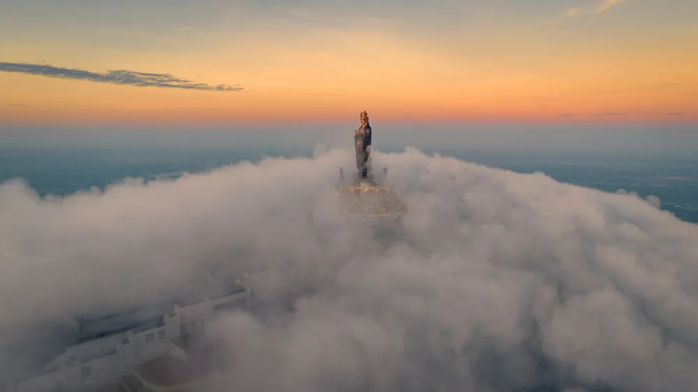 Hình_ Tượng Phật Bà Tây Bổ Đà Sơn trên đỉnh núi Bà Đen được tạo tác theo hình mẫu tượng Phật thời Lê.jpg