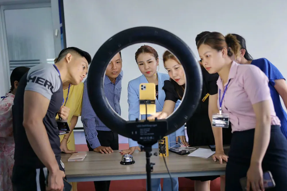 Các bạn trẻ chọn khóa học ngắn về sáng tạo nội dung số