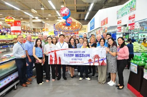 Phái đoàn thương mại nông sản Hoa Kỳ tìm hiểu các mặt hàng nông sản bày bán tại MM Mega Market - anh.jpg