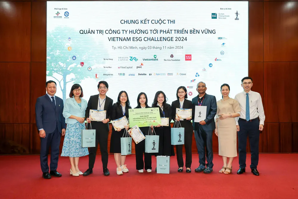 Giải Nhất của Vòng Chung kết tại TP.HCM thuộc về đội thi _gReen_ đến từ Trường Đại học RMIT.jpg