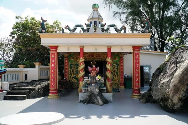 Pic 5 - Dinh Cau Temple.jpg