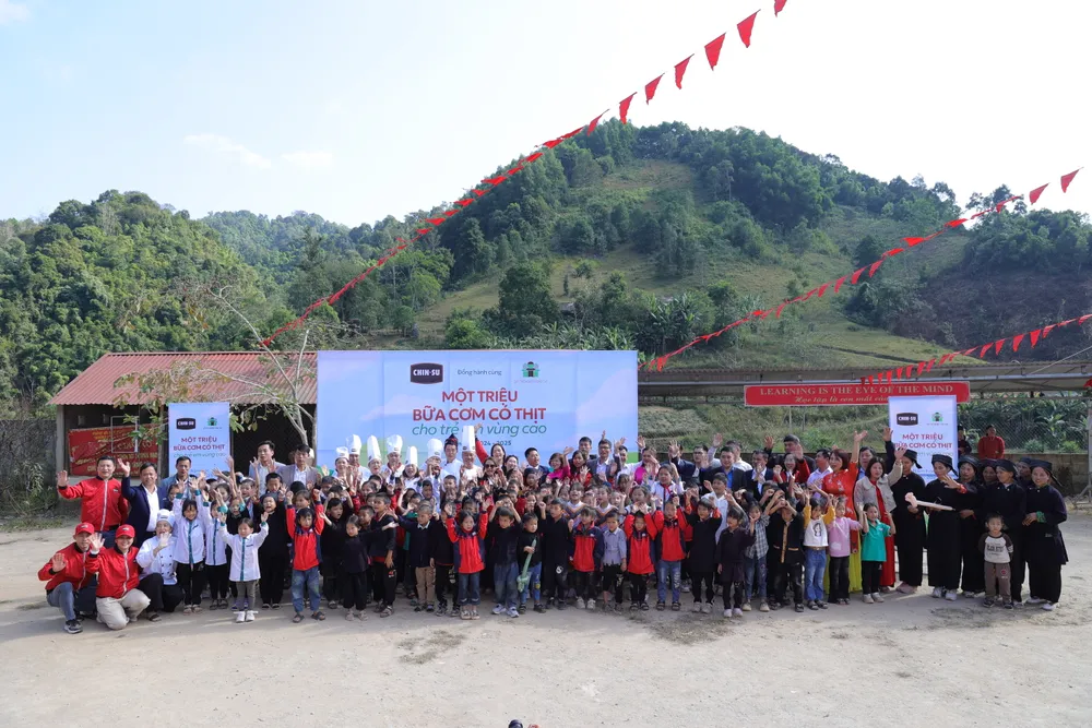 Ngày lễ kỷ niệm 20_11 thật đặc biệt tại Bản Pe 5.JPG