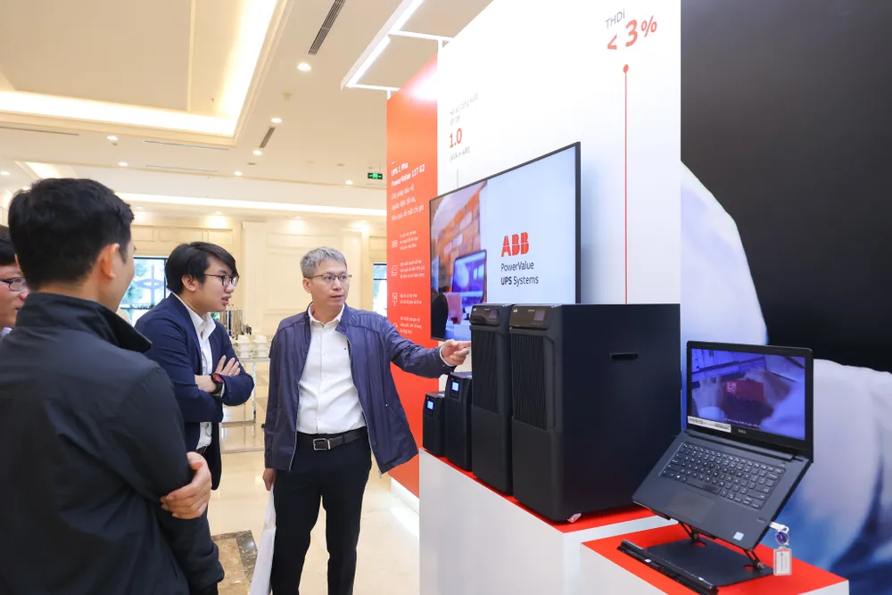 PowerValue 11T G2 đảm bảo cung cấp điện không gián đoạn với công nghệ chuyển đổi đôi tiên tiến, giảm lãng phí năng lượng lên đến 95%.jpg