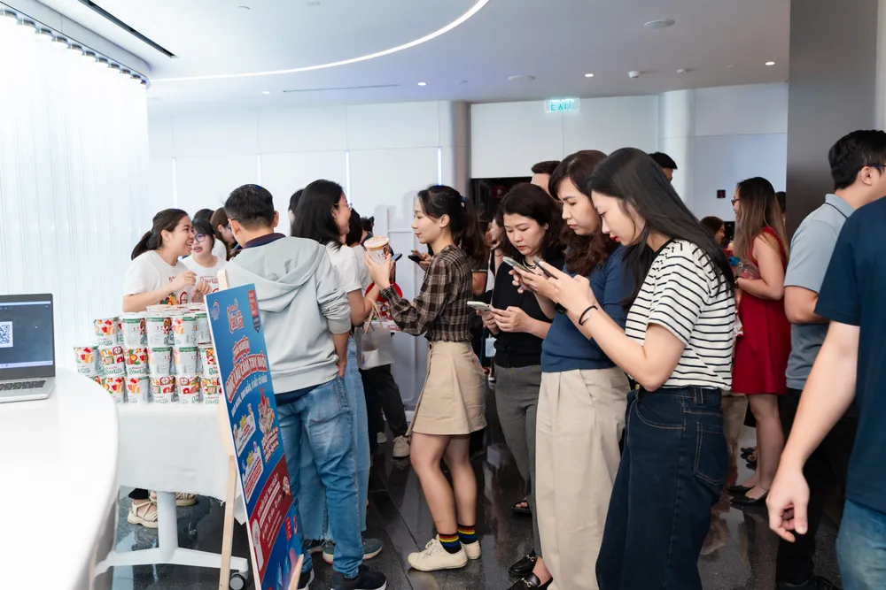 5. Nhân viên Masan Consumer hào hứng tham gia hoạt động trải nghiệm Omachi Lẩu Cầm Tay - 1 sản phẩm mới ra mắt.jpg