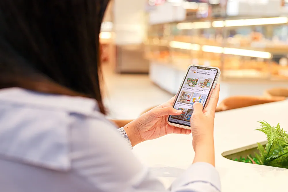 Khách hàng thành viên đang sử dụng ứng dụng LOTTE Mart Online có thể dễ dàng kiểm tra lại các đơn hàng trực tiếp và trực tuyến đã thực hiện trong 3 tháng gần nhất.jpg