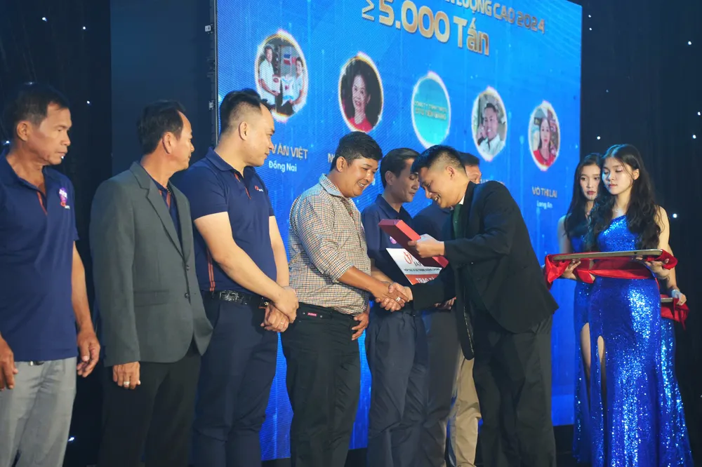 Japfa Việt Nam vinh danh các đại lý đạt sản lượng cao trong năm 2024 (1).jpg