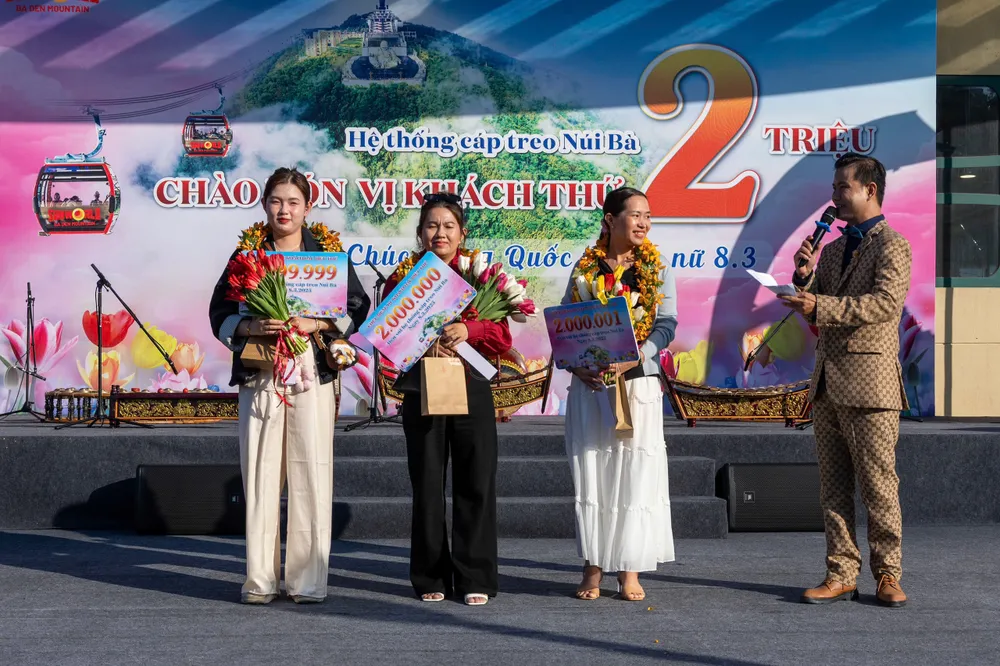 2 triệu khách.jpg