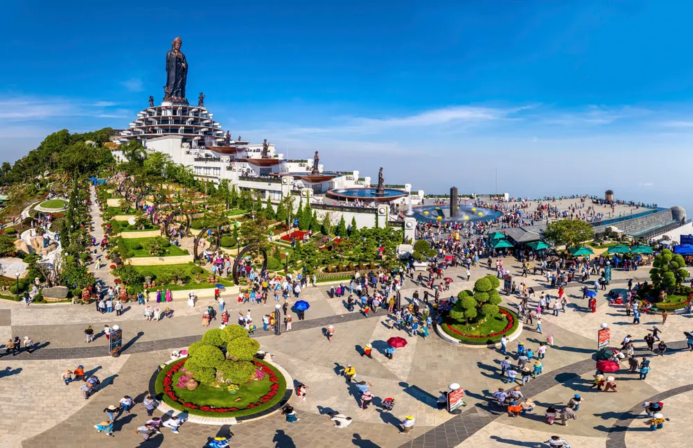 Đỉnh núi, ảnh Minh Tú, Bùi Văn Hải.jpg