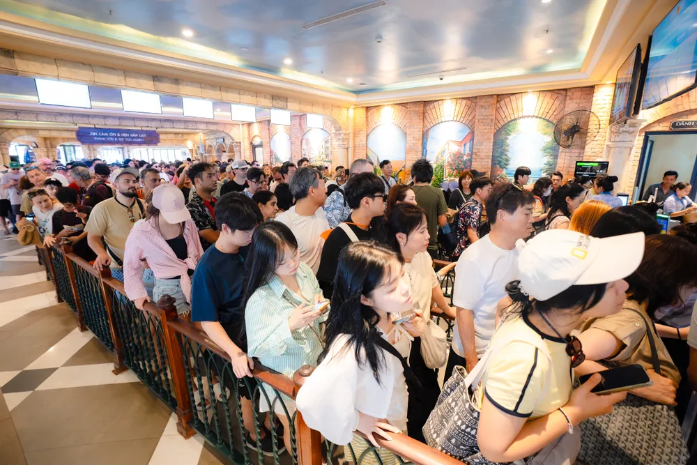 Khách quốc tế Phú Quốc.jpg