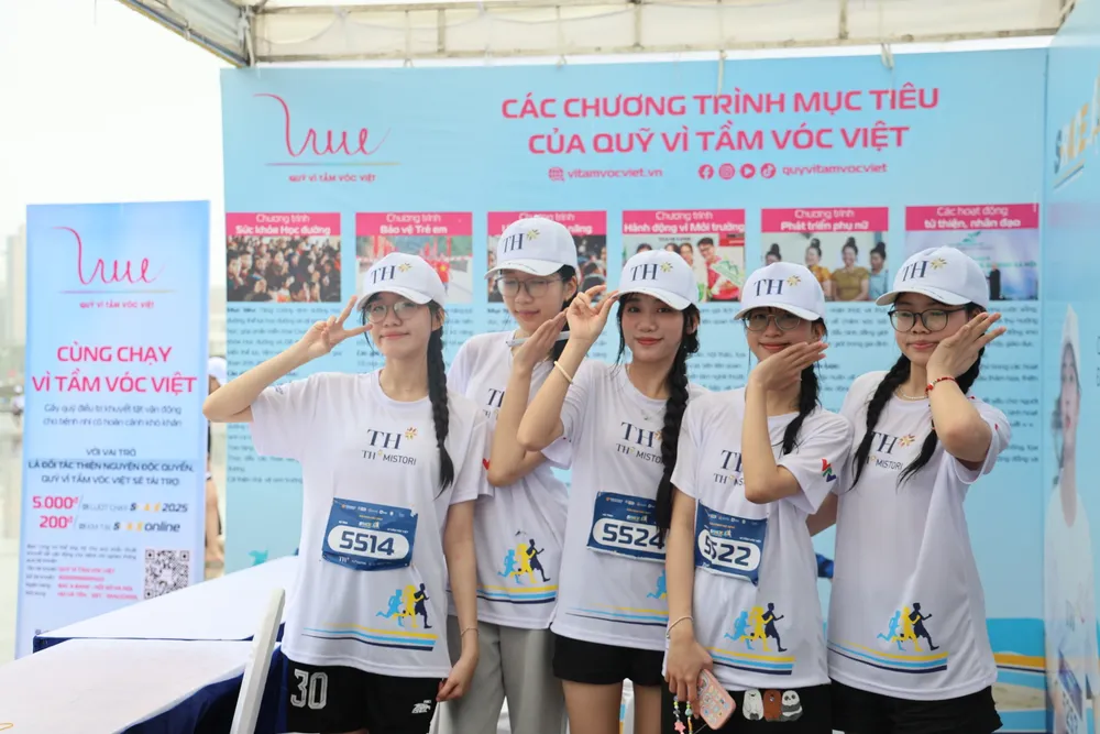 10.548 hoc sinh chay vi benh nhi, vi tam voc Viet.JPG