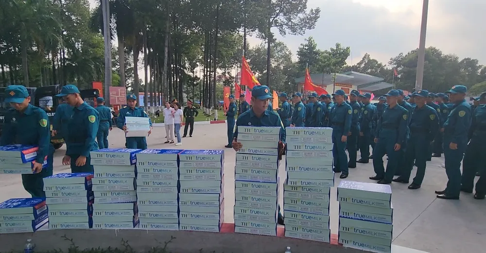 TH trao sua dieu binh 1.jpg