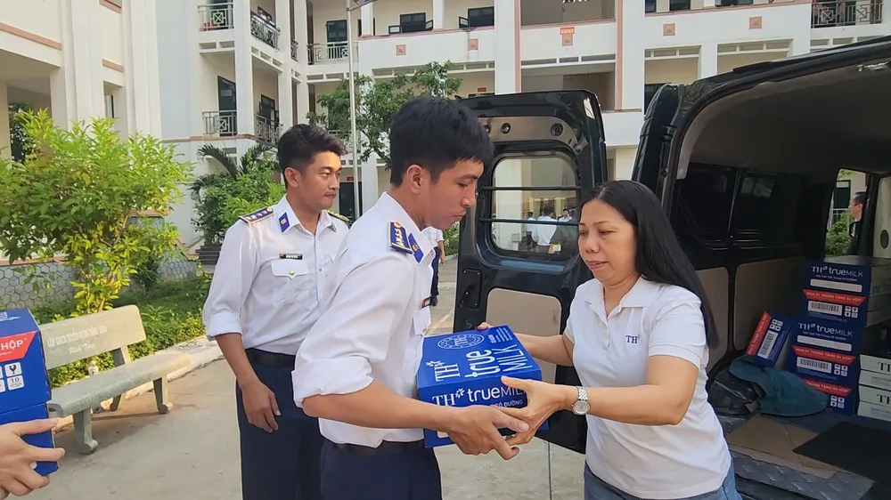 TH trao sua dieu binh 2.jpg