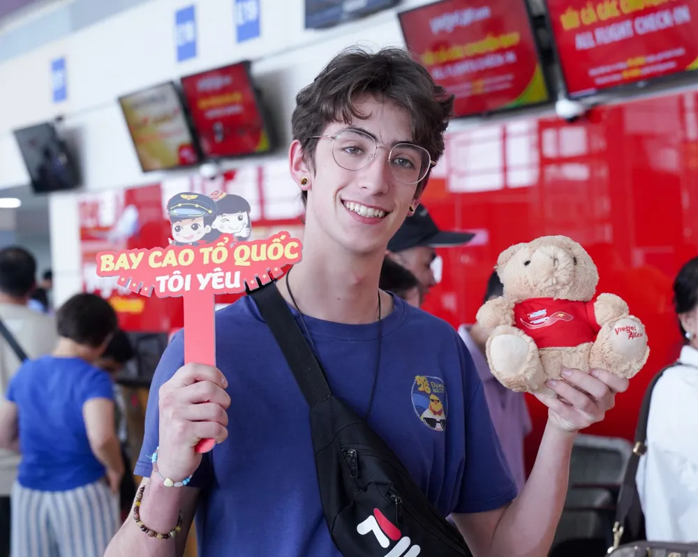 Hanh khach bay cung Vietjet 1.jpg