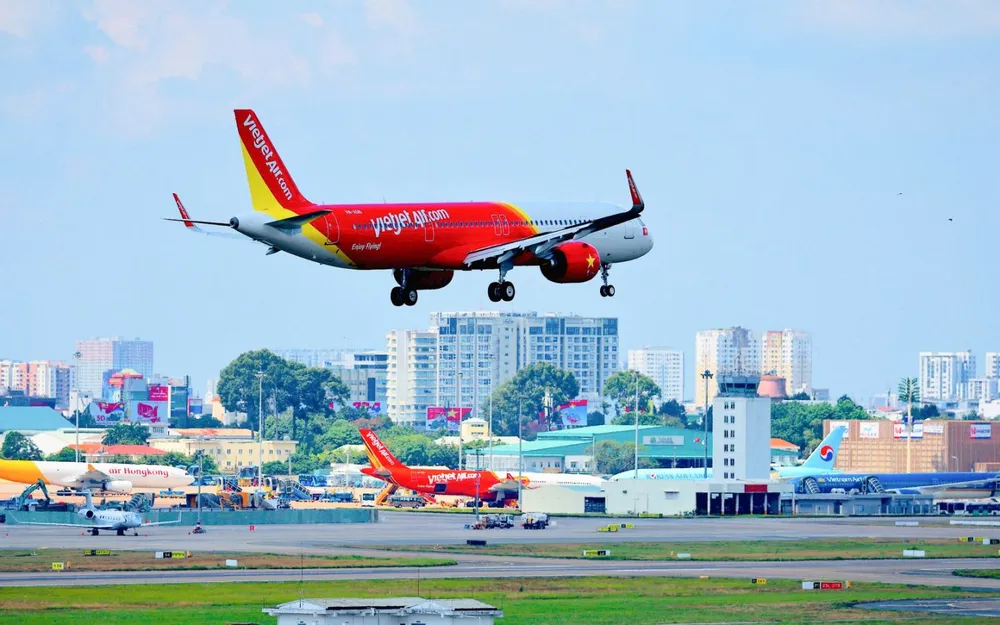 Tau bay Vietjet 1.jpg