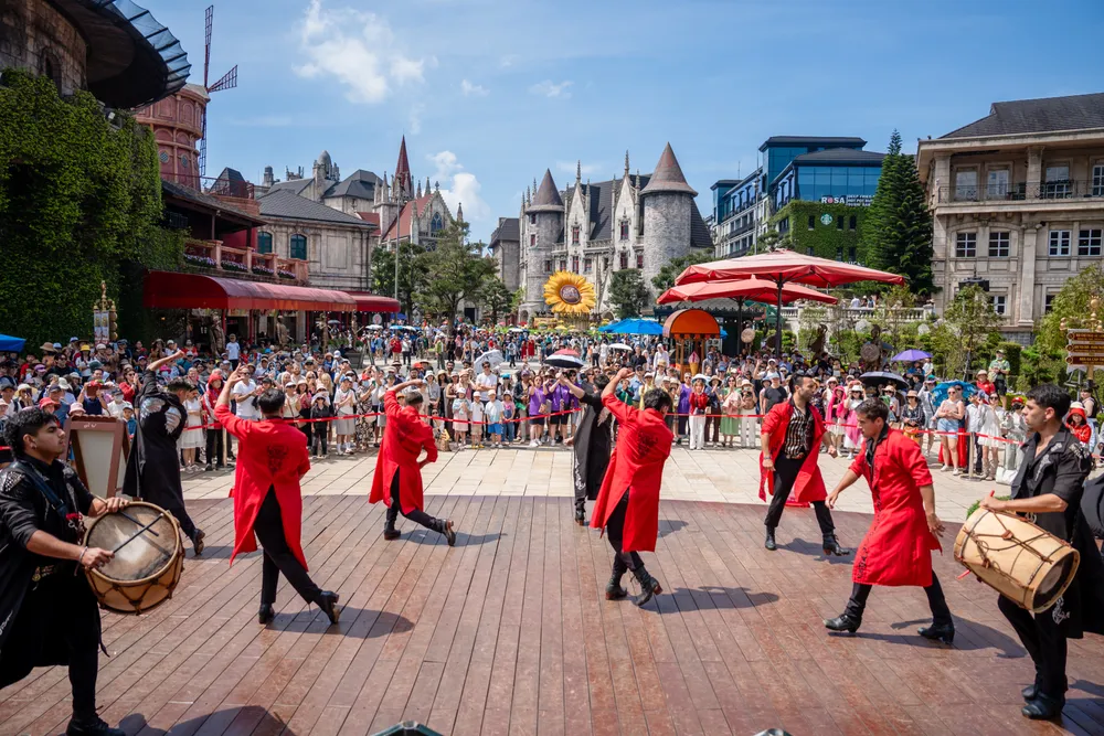 Điều chỉnh nâng tầm quy mô, đẳng cấp dự án Bà Nà giúp tạo động lực tăng trưởng mạnh mẽ cho du lịch – 1 trong 3 trụ cột kinh tế của thành phố Đà Nẵng..jpg