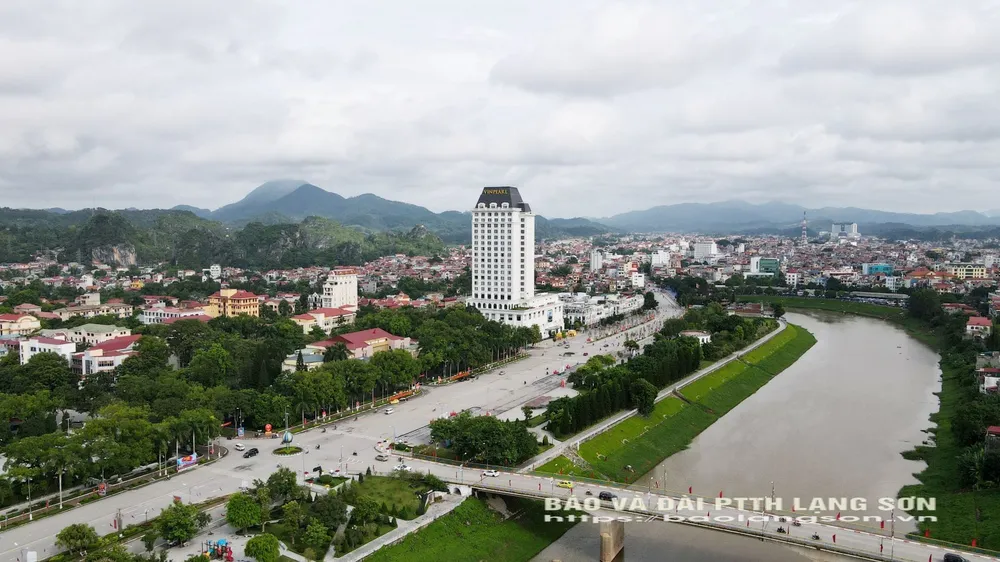 Khu vực trung tâm giáp ranh giữa phường Lương Văn Tri và phường Đông Kinh