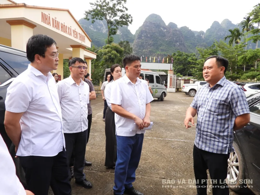 Đồng chí Phó Chủ tịch UBND tỉnh kiểm tra công tác chuẩn bị cơ sở vật chất tại xã Hữu Liên