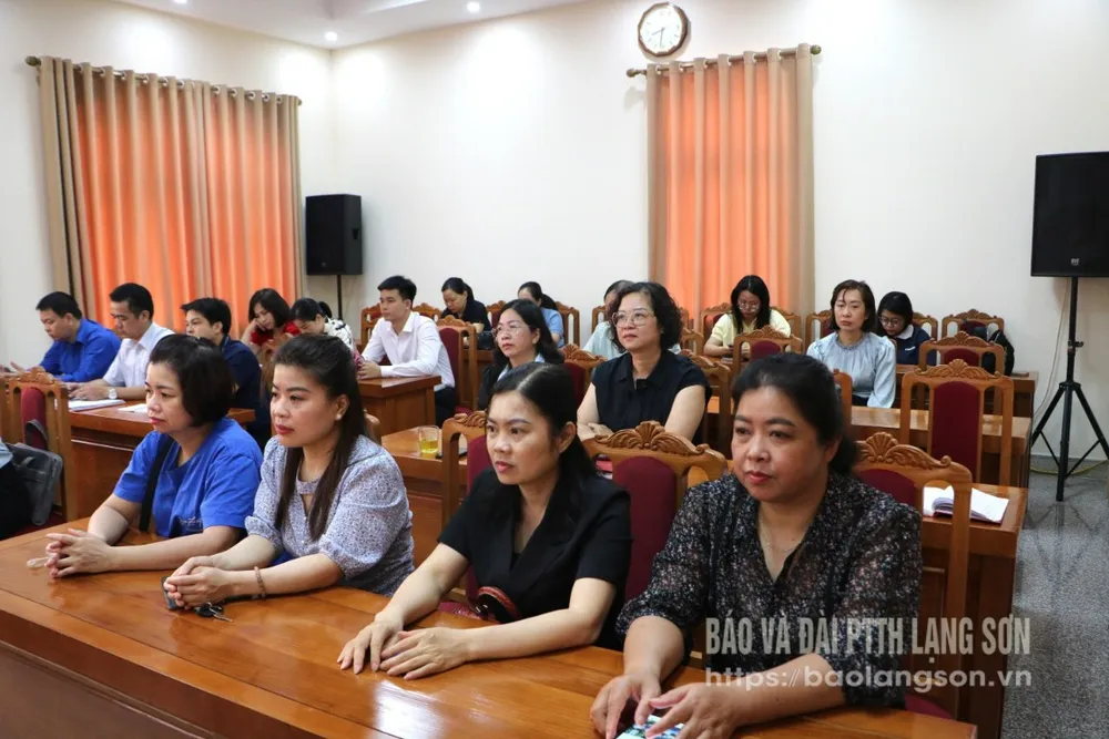 Các đại biểu tại điểm cầu Đảng ủy các cơ quan Đảng tỉnh dự hội nghị tập huấn về tổ chức bộ máy vận hành chính quyền địa phương 2 cấp