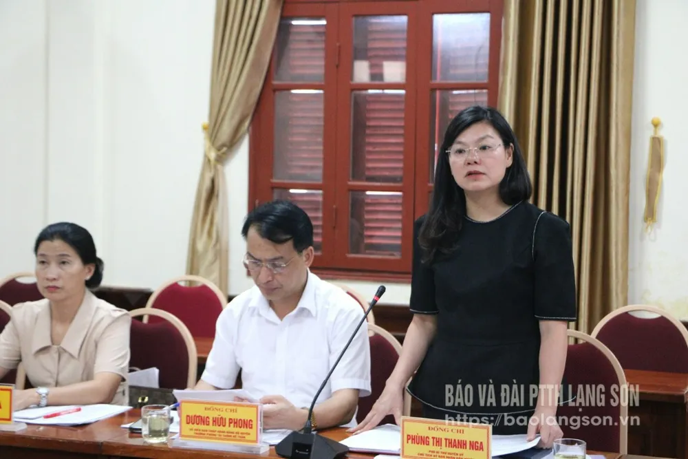 Lãnh đạo UBND huyện Bắc Sơn báo cáo công tác chuẩn bị với đoàn công tác