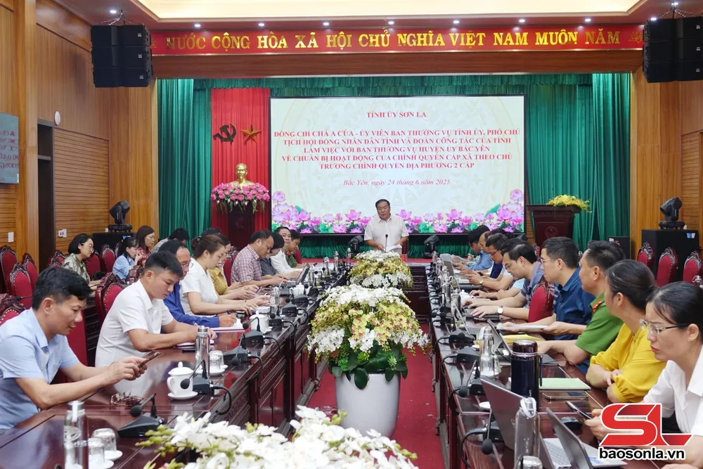 Đồng chí Phó Chủ tịch HĐND tỉnh làm việc với Ban Thường vụ Huyện ủy Bắc Yên và lãnh đạo các xã mới.