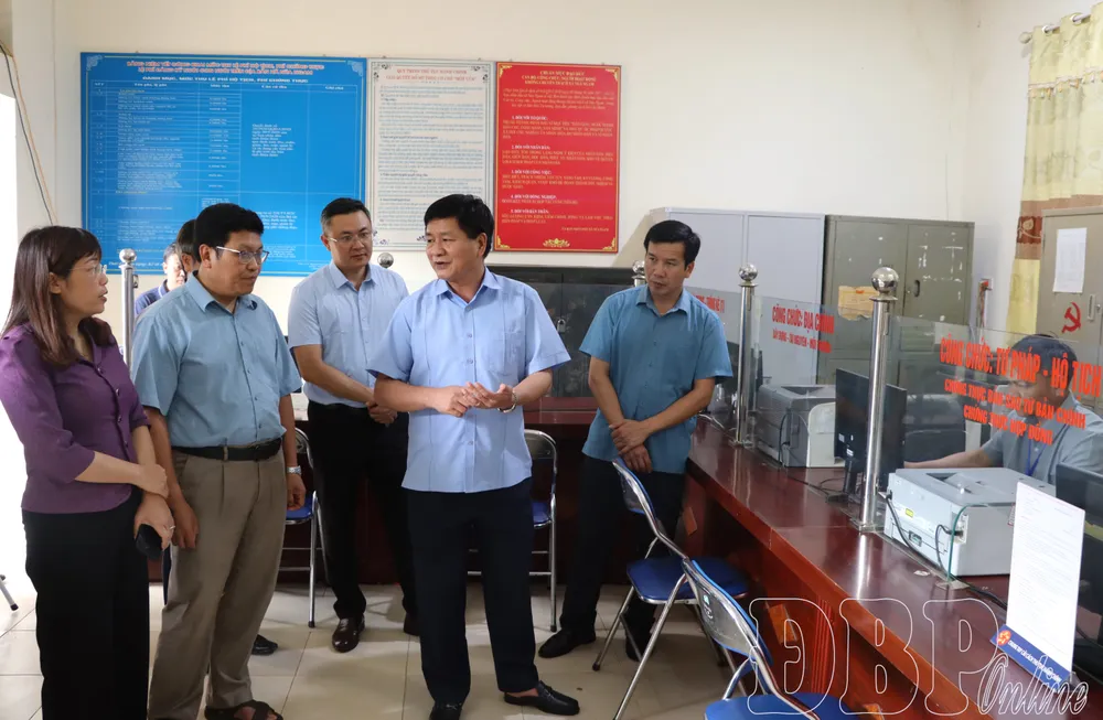 Chủ tịch UBND tỉnh Lê Thành Đô kiểm tra cơ sở hạ tầng và điều kiện cần thiết phục vụ hoạt động chỉ đạo, điều hành tại xã Núa Ngam.