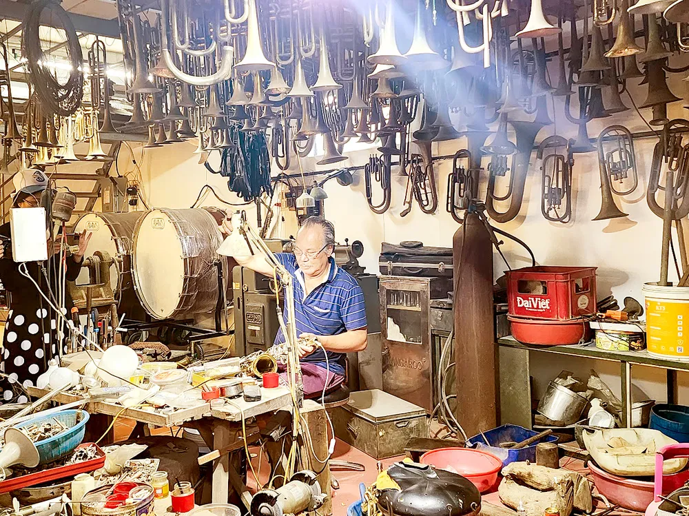 Làng kèn đồng Phạm Pháo (xã Hải Minh, huyện Hải Hậu, tỉnh Nam Định) được nhiều du khách yêu thích