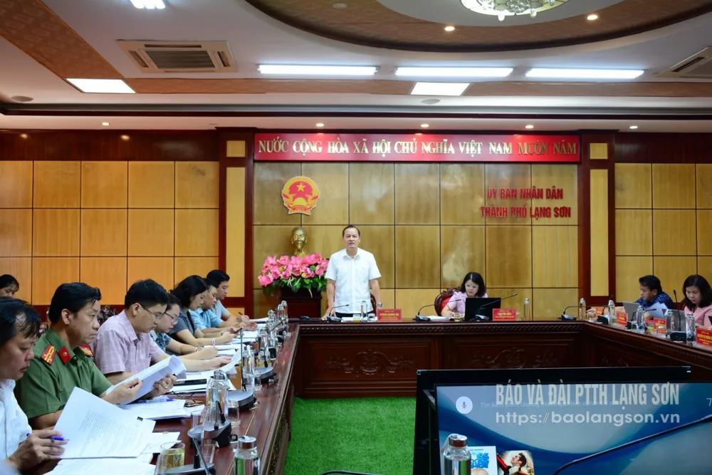 Đồng chí Phùng Quang Hội, Ủy viên Ban Thường vụ, Bí thư Thành ủy thành phố Lạng Sơn được chỉ định giữ chức Bí thư Đảng ủy phường Đông Kinh (mới) từ 1/7/2025 phát biểu tại một cuộc họp trong đợt vận hành thử nghiệm mô hình chính quyền 2 cấp tại phường