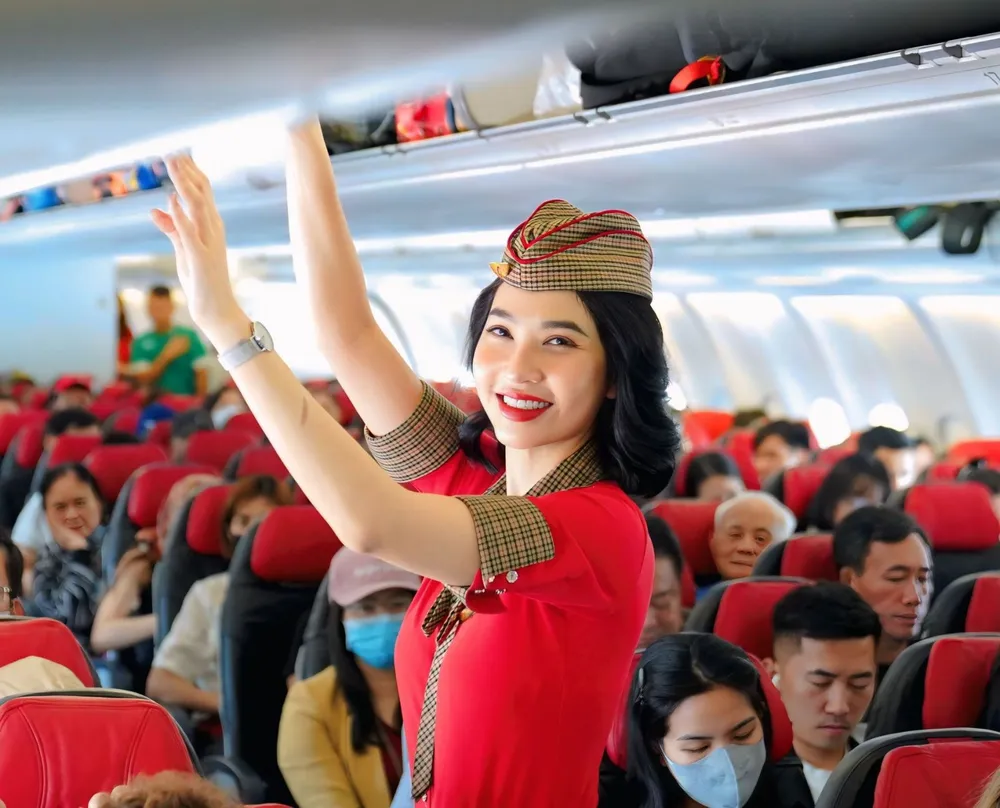 Tiep vien hang khong Vietjet.jpg