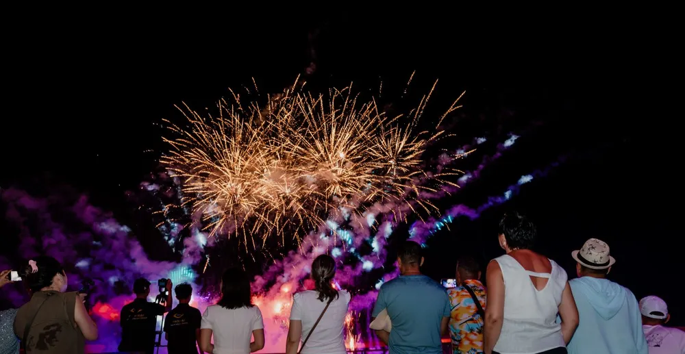 Bản sao của du khách xem sots 2.jpg