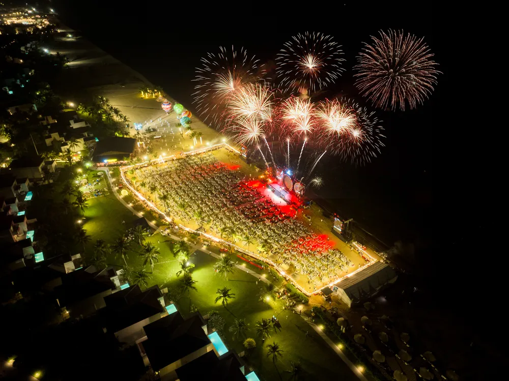 ẢNH 09_ Tiệc bãi biển 3500 khách Vinpearl.png