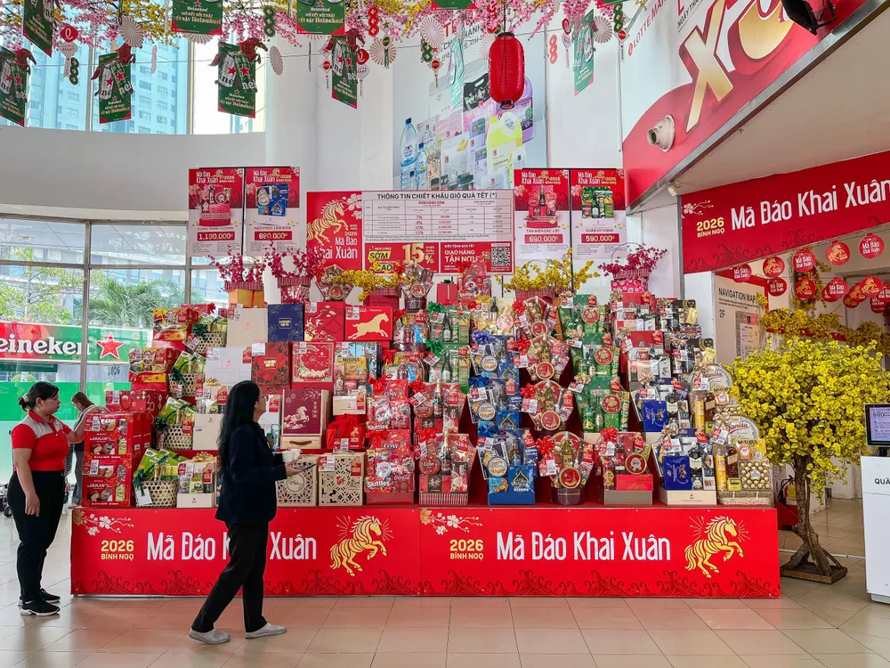 Các giỏ quà Tết với đa dạng sản phẩm quà tặng và phân khúc giá để người tiêu dùng lựa chọn.jpeg