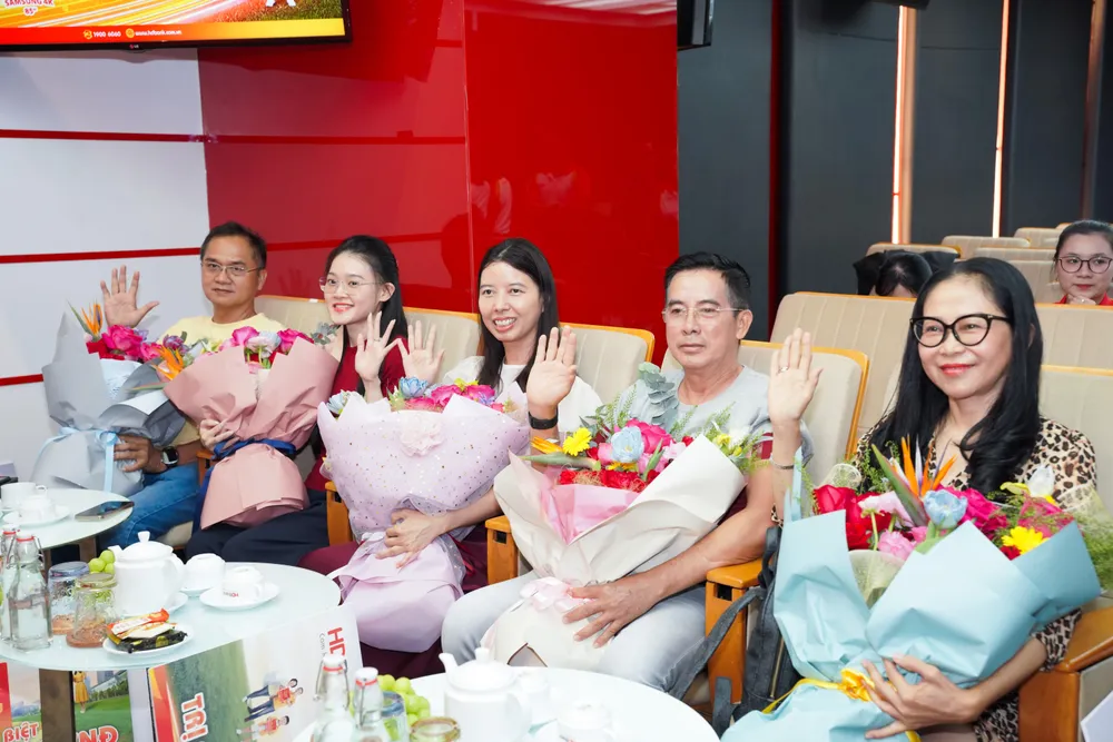 5.  Buổi lễ trao giải diễn ra trong không gian ấm cúng, tràn ngập niềm vui.jpg