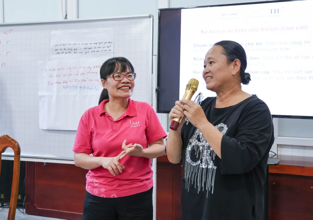 5. ba Tran Hong Diep - Giam doc Quy Vi Tam Voc Viet.jpg