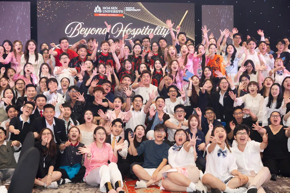 Sinh viên khóa 2025 ngành Quản trị sự kiện tổ chức, vận hành đêm Gala “Beyond Hospitality_ The Boundless Journey” trong chuyến học tập trải nghiệm tại Vũng Tàu_.jpg