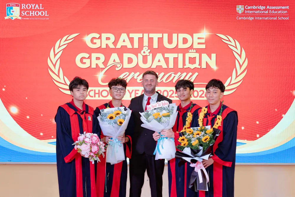 Grades 5 & 9 - A.Y.2025-2026 Gratitude Ceremony-05547.jpg