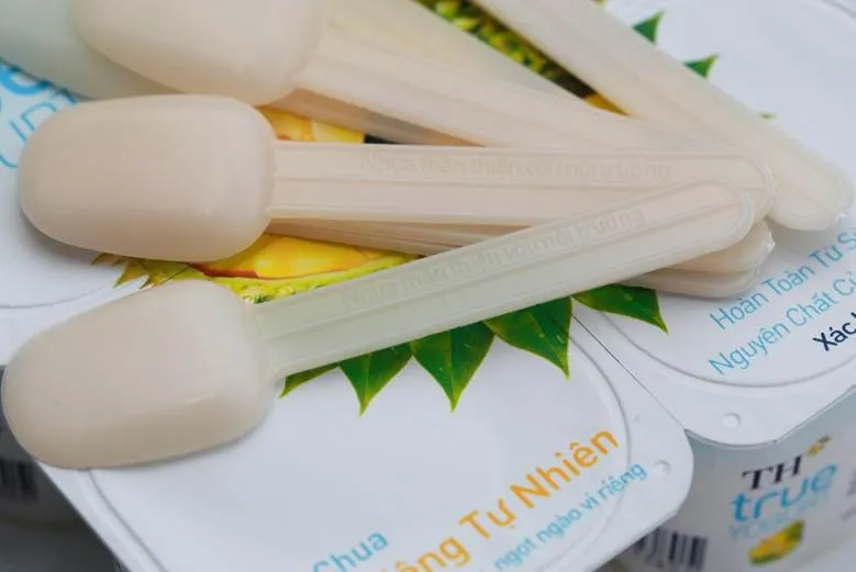 Thìa sữa chua TH bằng chất liệu có nguồn gốc chủ yếu từ tinh bột thực vật
