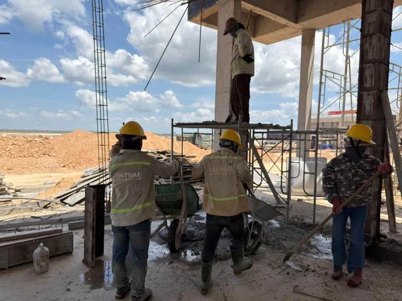 Các hạng mục thuộc dự án đang được triển khai thi công đồng bộ. Ảnh: Anh Chiến