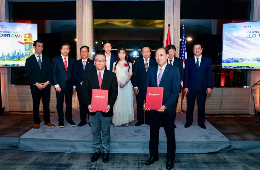 Photo 1 - Vietjet and Pratt & Whitney.jpg