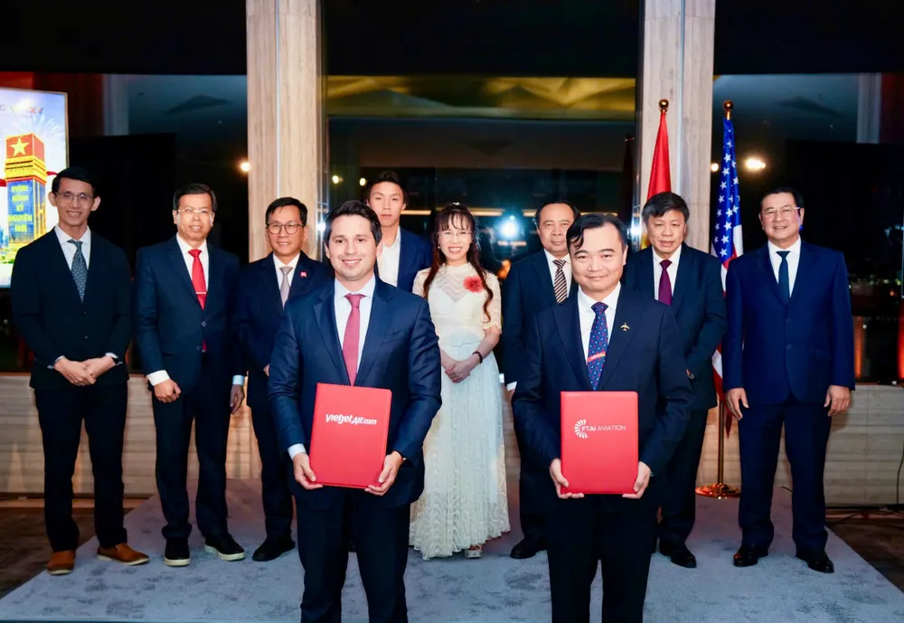 Photo 3- Vietjet & FTAI Aviation.jpg
