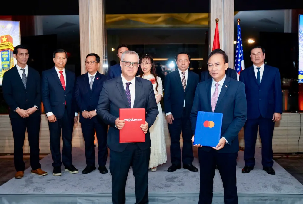 Photo 4 - Vietjet and Mastercard.jpg