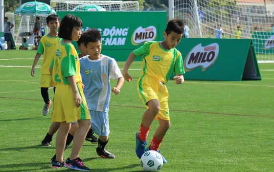 Học sinh tại TPHCM tham dự "Festival bóng đá học đường TPHCM" tổ chức vào giữa tháng 5. Ảnh: HFF