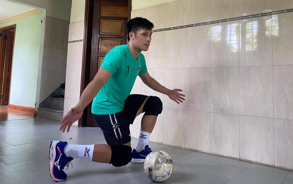 Thủ môn Văn Ý: ‘Trở về nhà an toàn trong mùa dịch là điều hạnh phúc’ ảnh 1