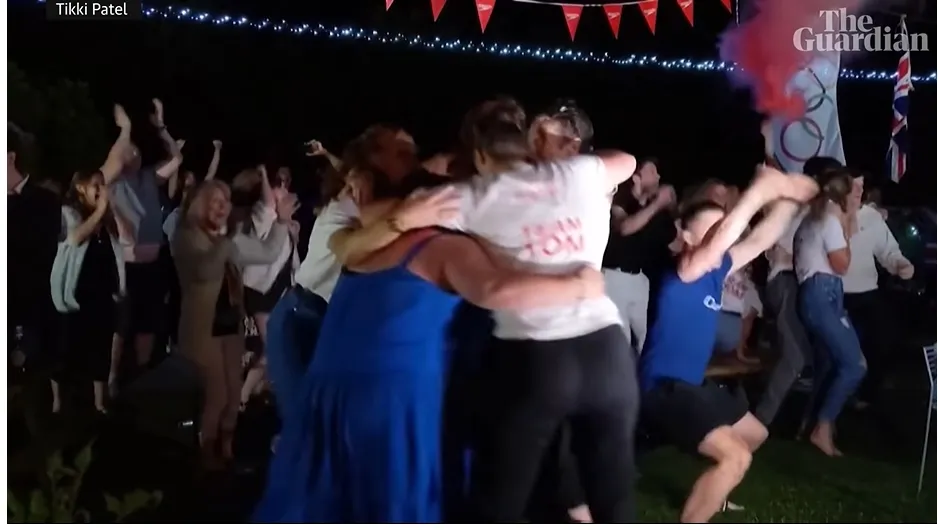 Muôn kiểu tiếp lửa từ xa tại Olympic Tokyo 2020 ảnh 1