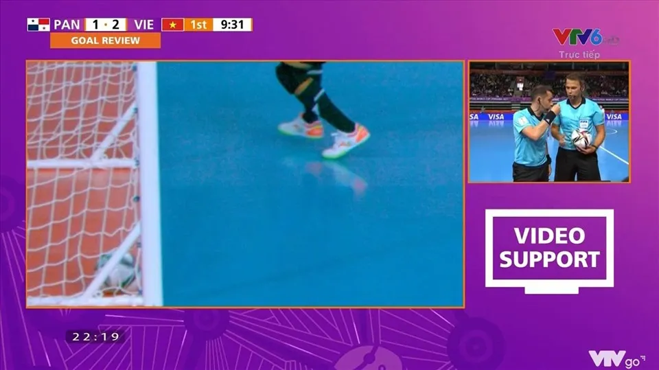 Góc máy quay chậm lại tình huống bàn thắng không được công nhận của Hồ Văn Ý. Ảnh: CHỤP MÀN HÌNH