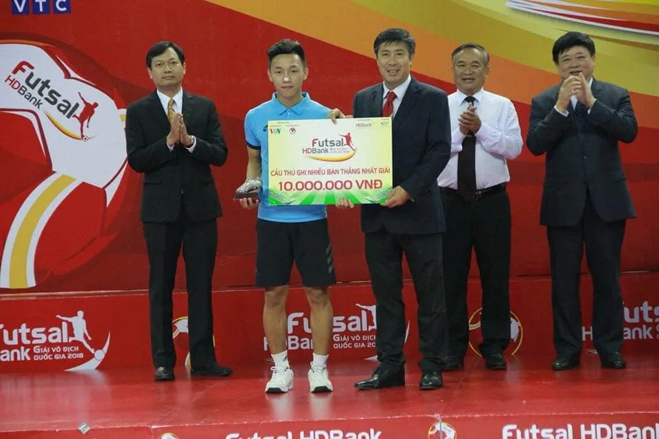 Văn Hiếu chỉ mất 3 năm ‘ăn tập’ để có siêu phẩm ở Futsal World Cup ảnh 2