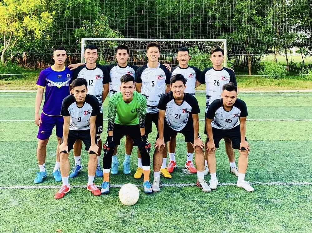 Bóng đá phủi ở Huế vui... như mở hội khi được ra sân trở lại ảnh 2