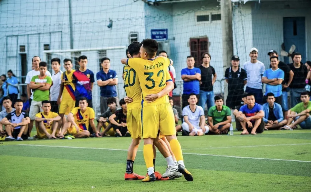 Bóng đá phủi ở Huế vui... như mở hội khi được ra sân trở lại ảnh 1