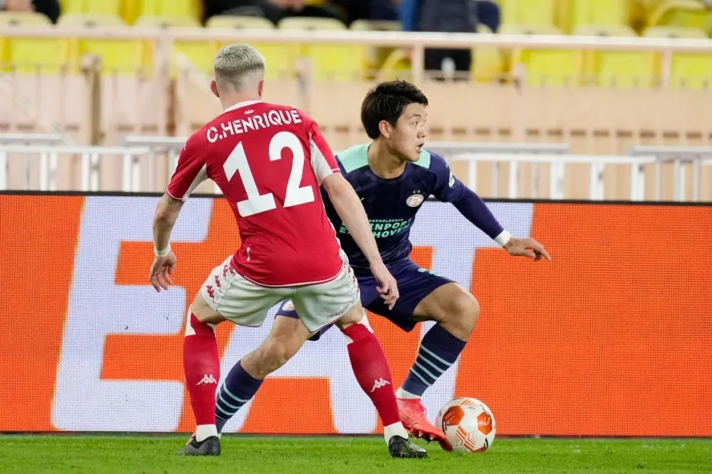 Nhật Bản gọi gấp cầu thủ vừa dự ở Europa League sang Việt Nam ảnh 1