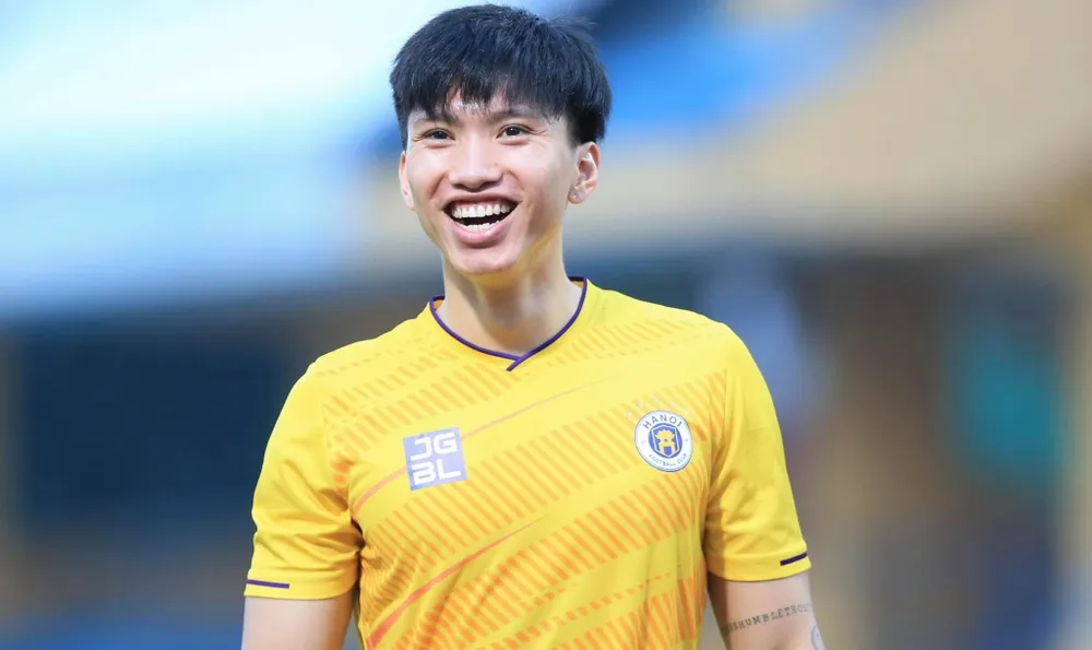 Đoàn Văn Hậu sẽ sang Hàn Quốc 2 tháng để điều trị chấn thương. Ảnh: HNFC